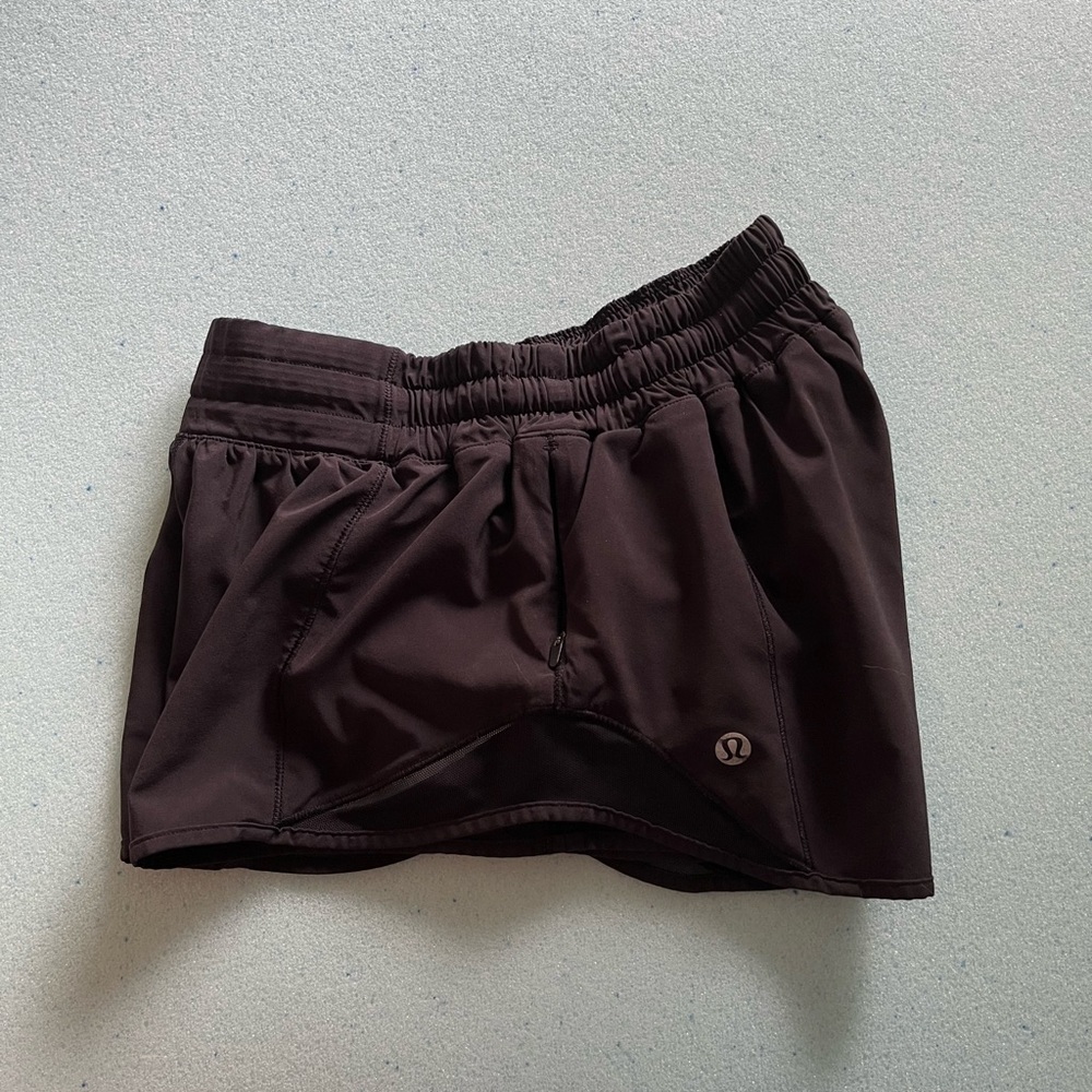 Lululemon Hotty hot mid\low rise 2.5 inseam shorts - Picture 3 of 6